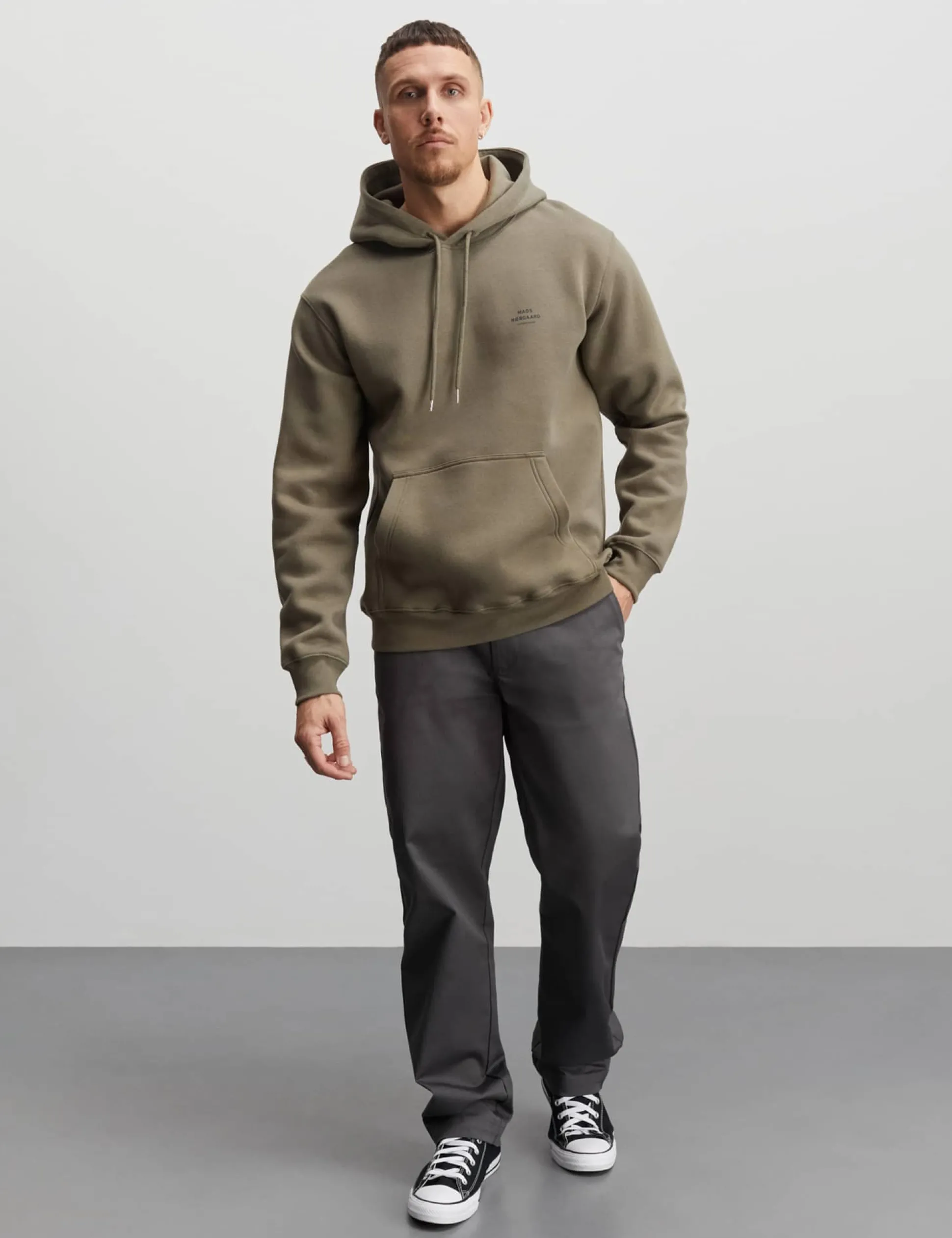Standard Hoodie Logo Sweat